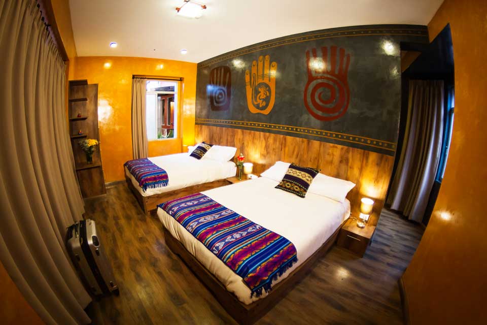 Fachada e interiores del Chakana Hotel Boutique en el Centro Histórico de Quito